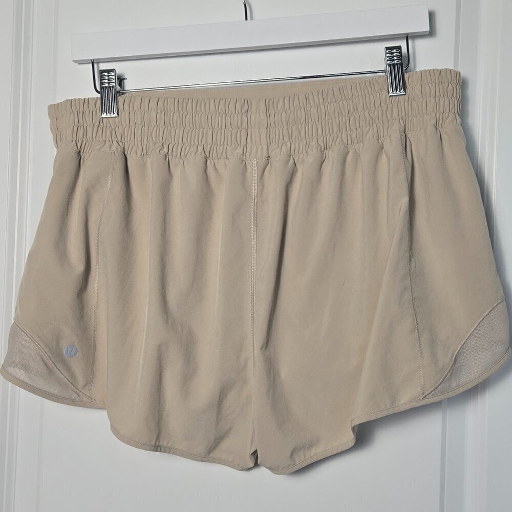 Lululemon Hotty Hot High-Rise Short 2.5" - 14 Beige/Tan - Picture 2 of 5